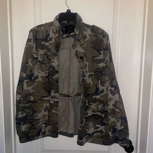 Love Tree camo jacket size L